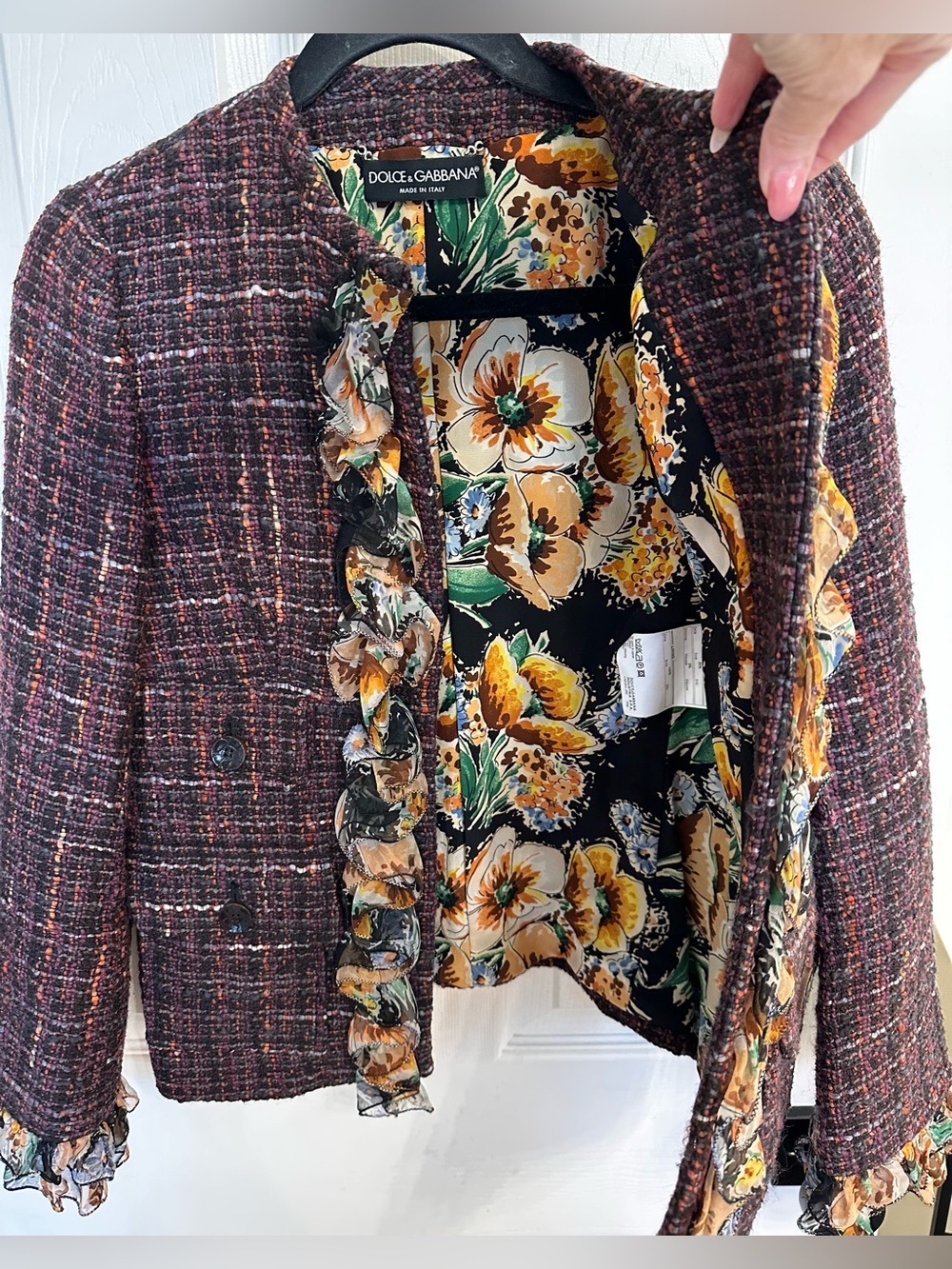 Dolce & Gabbana Burgundy Tweed Blazer w/Floral Ruffle Silk Trim EU 42 US 6 $2500 - Picture 3 of 13